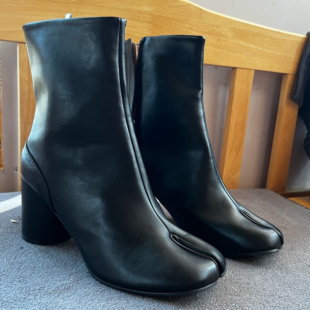 Tabi Boots